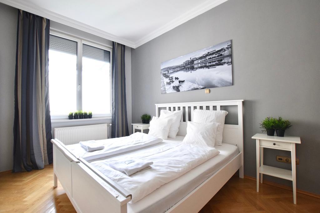 Standerd Apartment By Hi5 - Lovag Family Suites 布达佩斯 外观 照片