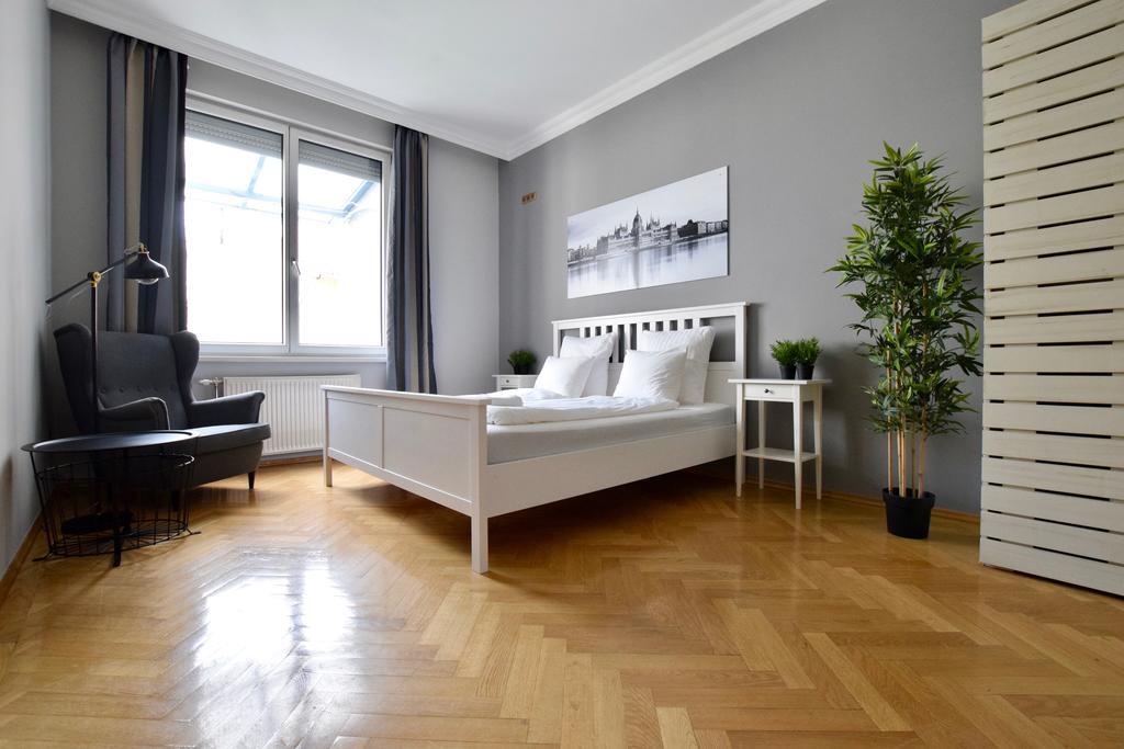 Standerd Apartment By Hi5 - Lovag Family Suites 布达佩斯 外观 照片
