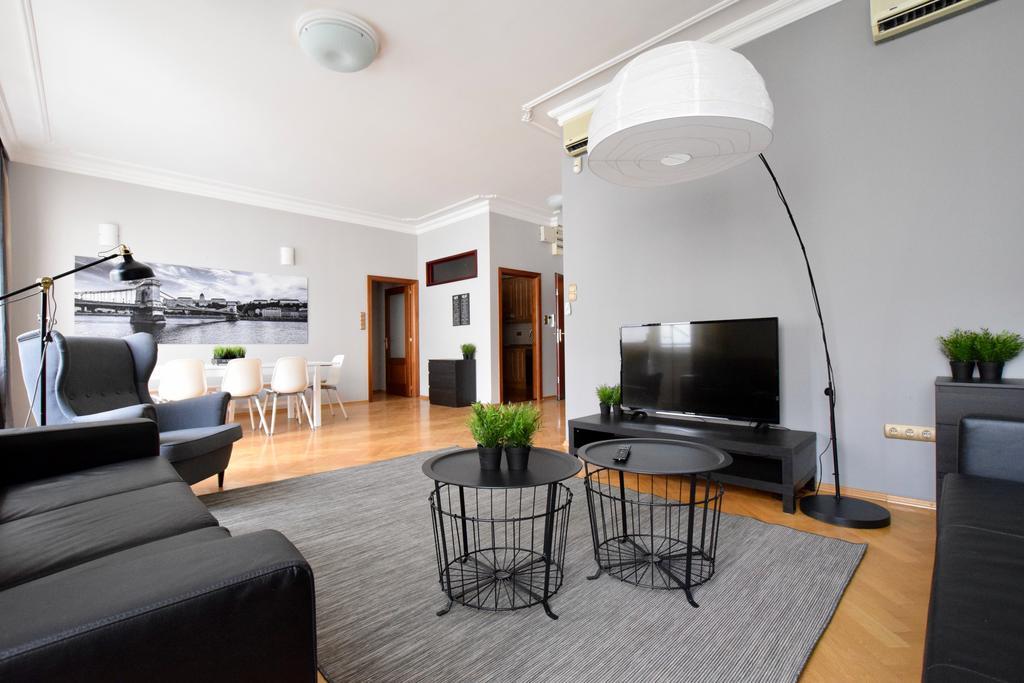 Standerd Apartment By Hi5 - Lovag Family Suites 布达佩斯 外观 照片