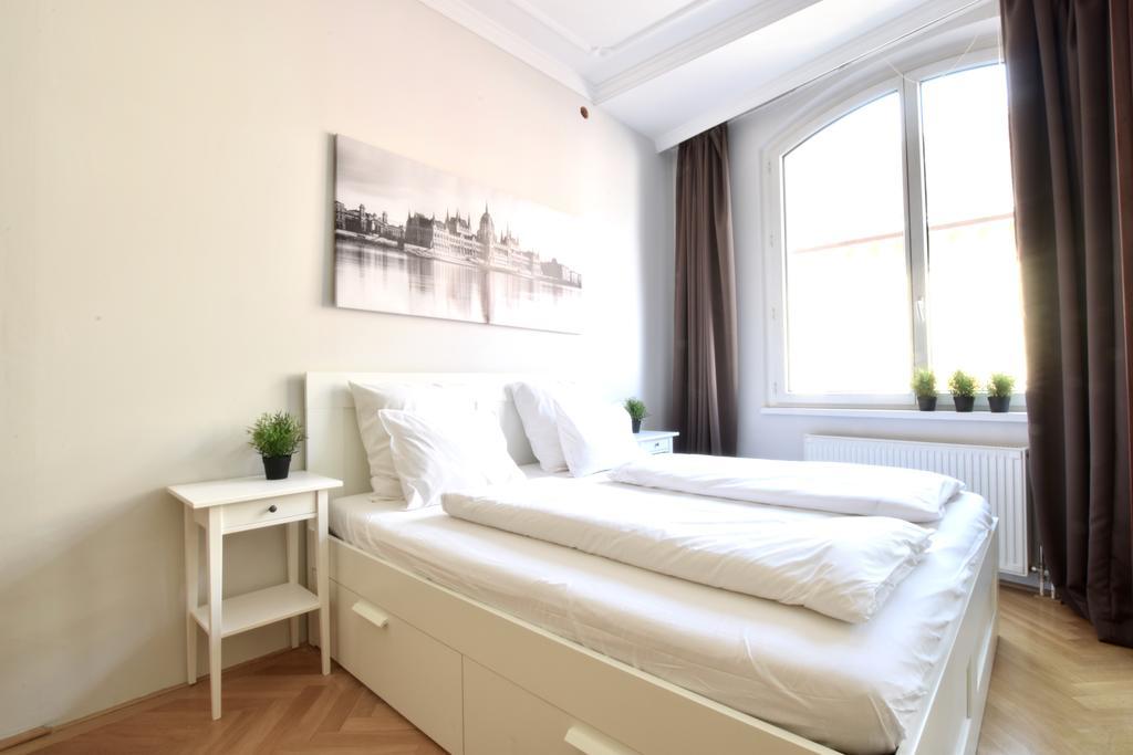 Standerd Apartment By Hi5 - Lovag Family Suites 布达佩斯 外观 照片