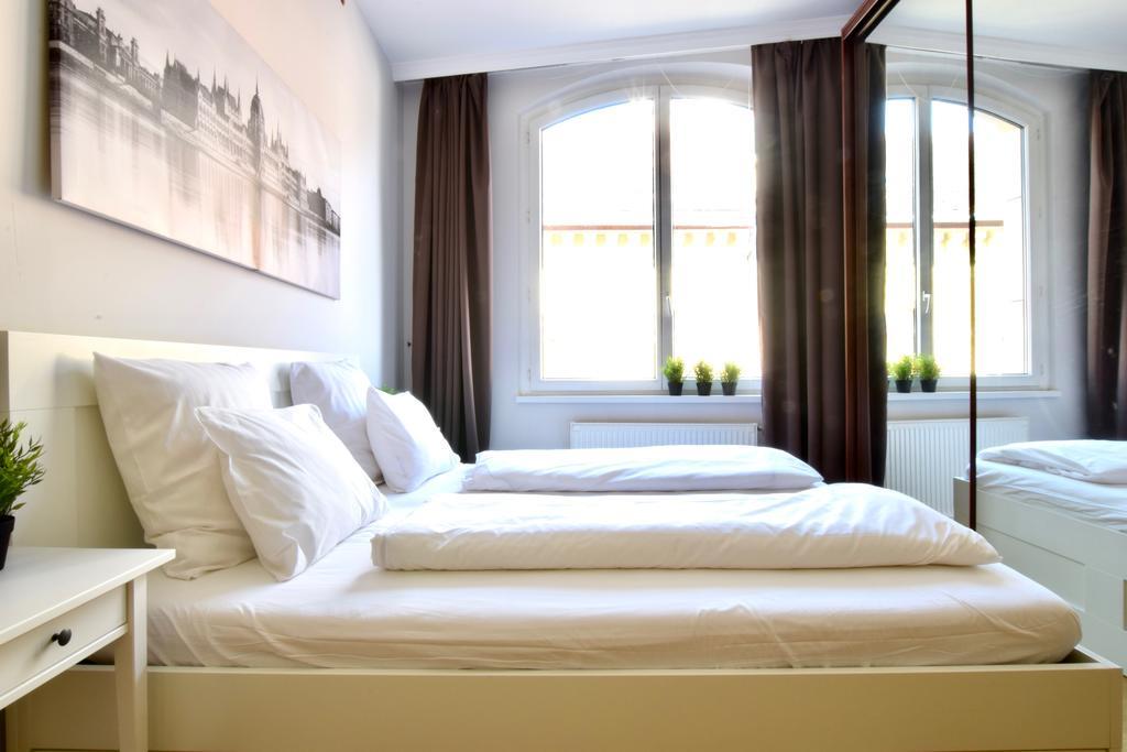 Standerd Apartment By Hi5 - Lovag Family Suites 布达佩斯 外观 照片