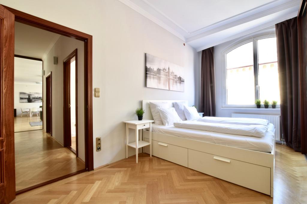 Standerd Apartment By Hi5 - Lovag Family Suites 布达佩斯 外观 照片