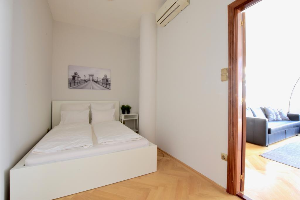 Standerd Apartment By Hi5 - Lovag Family Suites 布达佩斯 外观 照片
