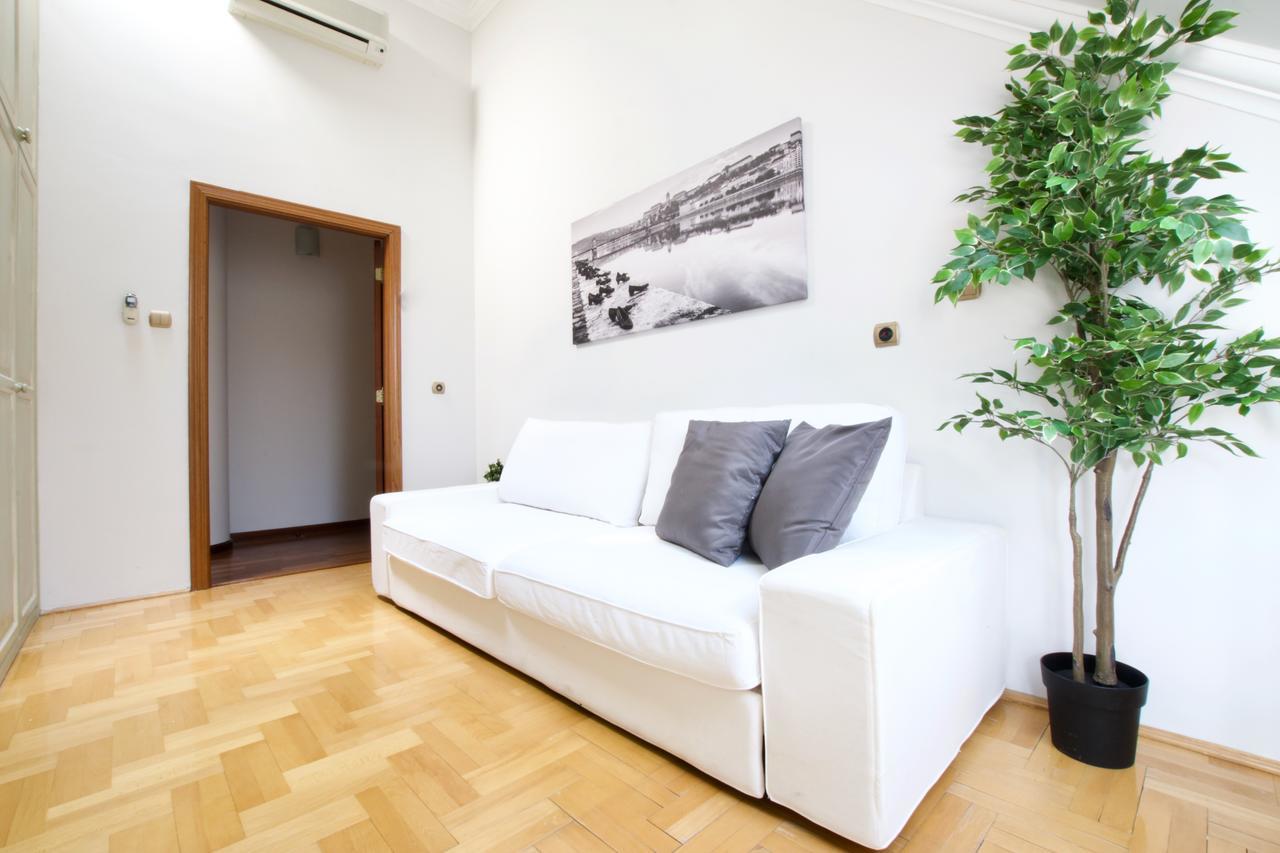 Standerd Apartment By Hi5 - Lovag Family Suites 布达佩斯 外观 照片